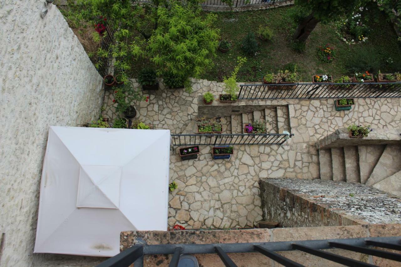 Il Castello Sul Lago Arrone Εξωτερικό φωτογραφία