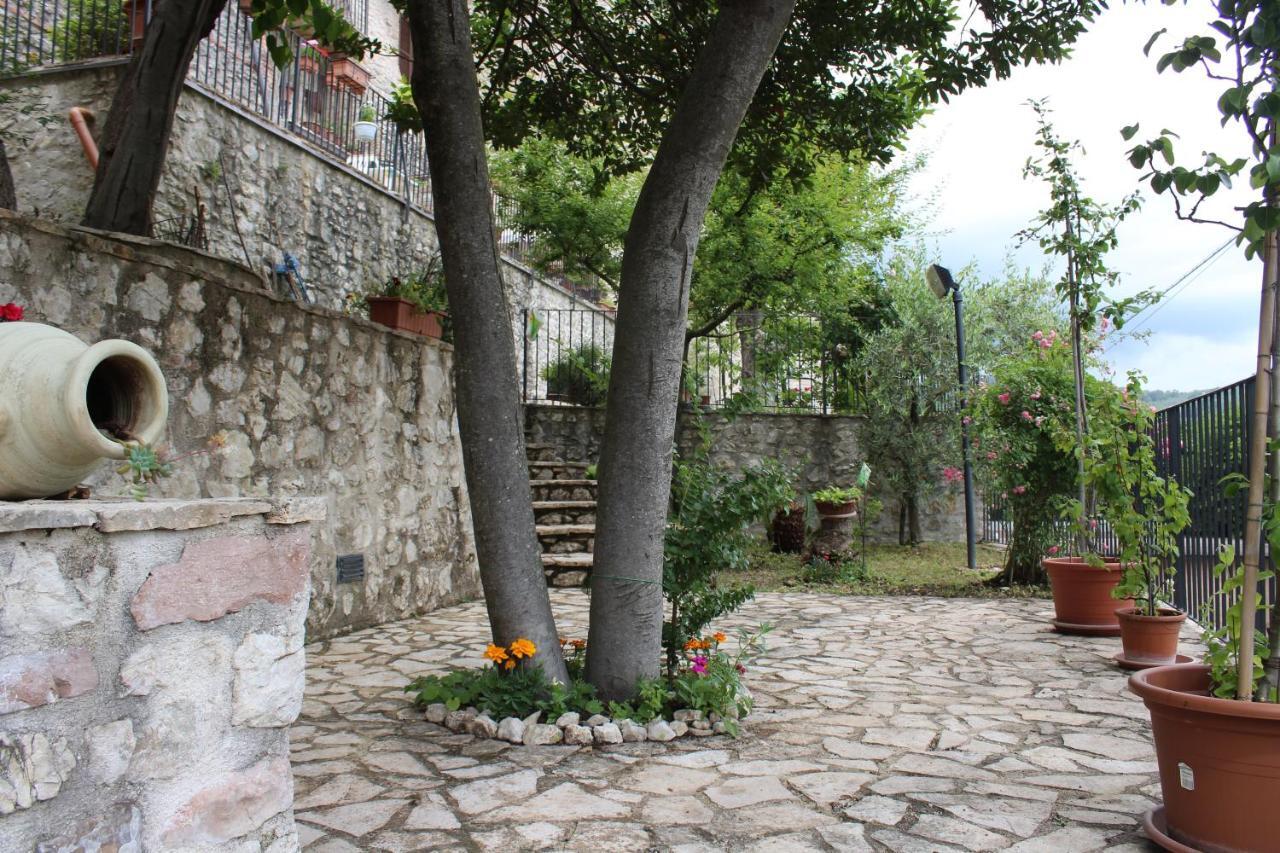 Il Castello Sul Lago Arrone Εξωτερικό φωτογραφία